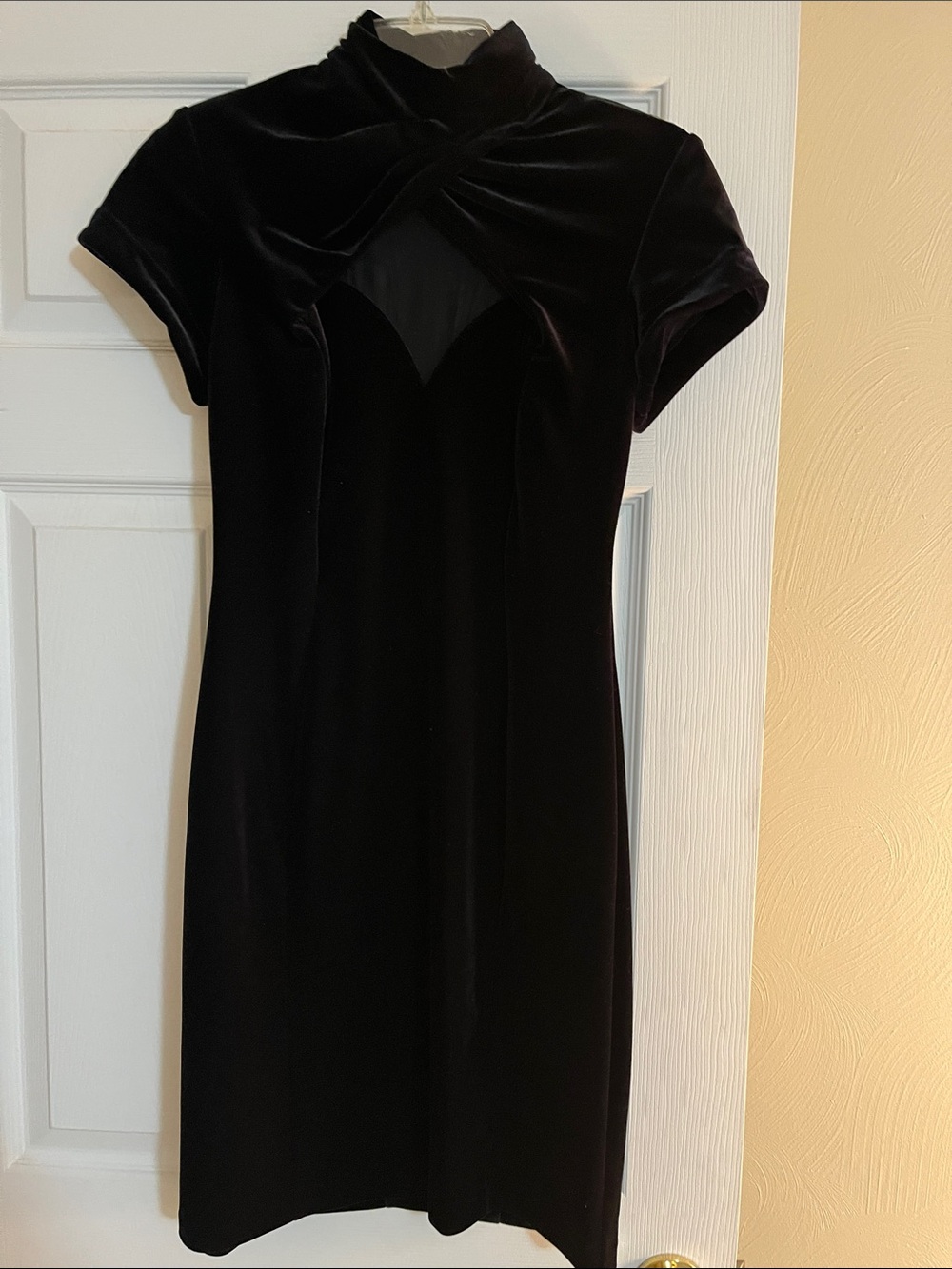 Night Way Collections Black Velvet Midi Dress with Keyhole Detail